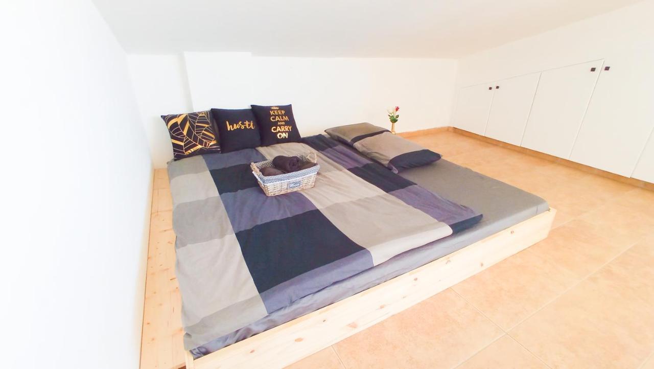 Kwatera prywatna Luxury Private -sea View, Gym- 5 Min From Beach! - Private In Shared Larnaca