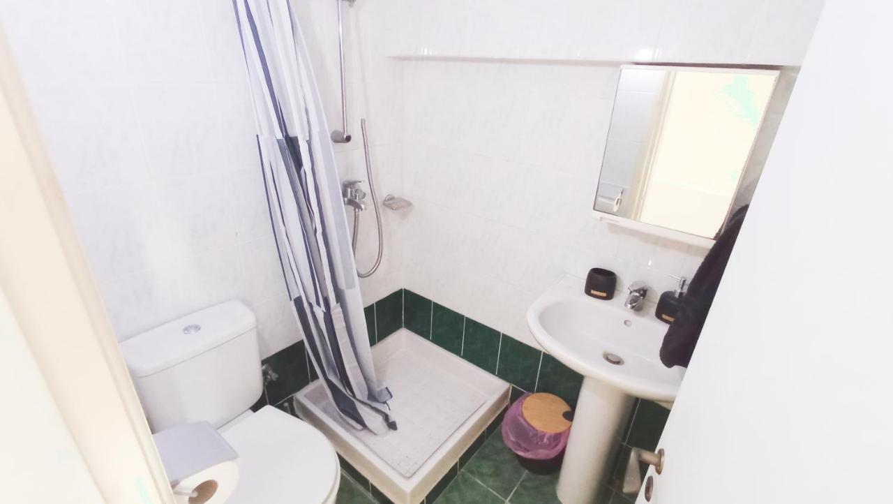 Gazde/Camere de închiriat Luxury Private -sea View, Gym- 5 Min From Beach! - Private In Shared *